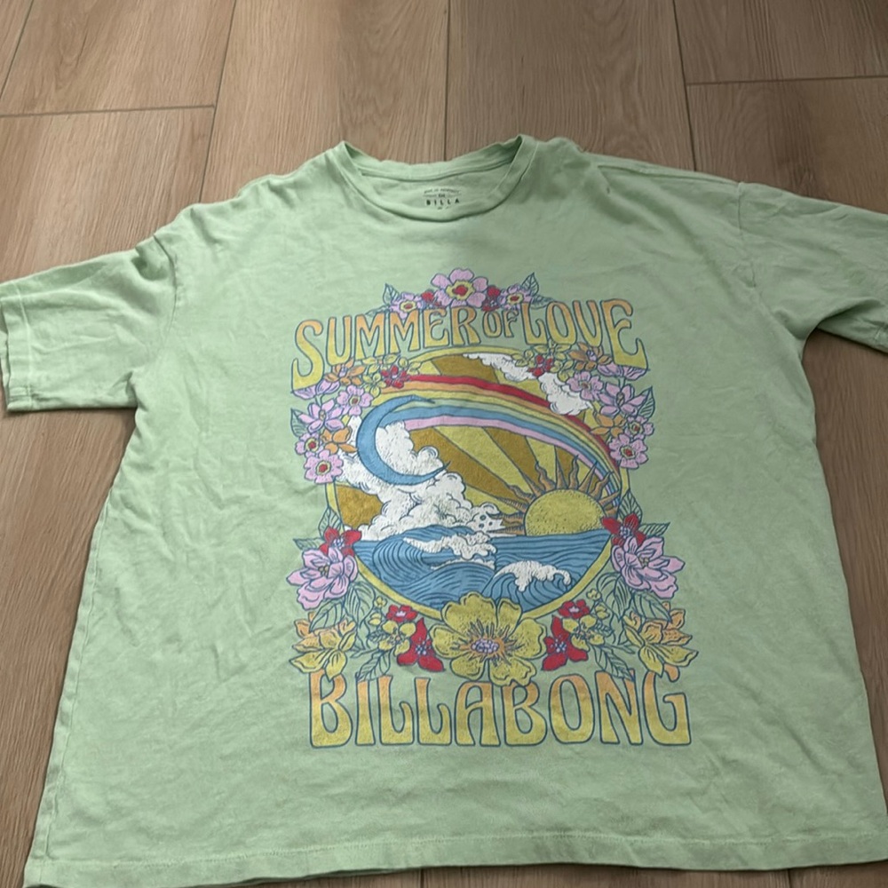 Billabong green t shirt